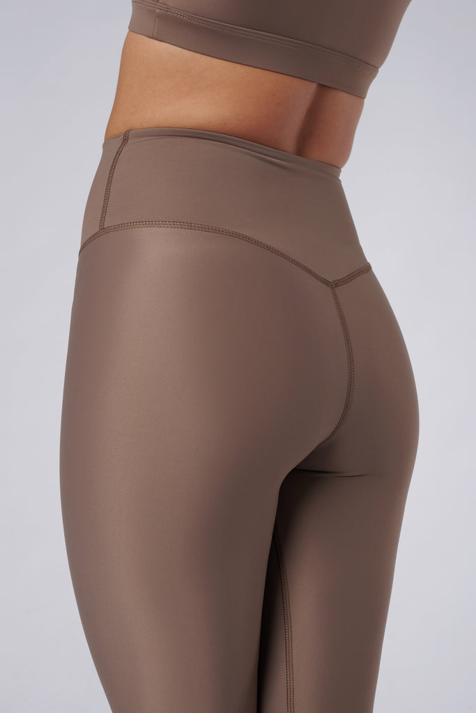 Versatile sand  colour 7/8 compressive leggings that fit like a glove and stay put during workouts. Squat proof and no front seam for ultimate comfort, close up
